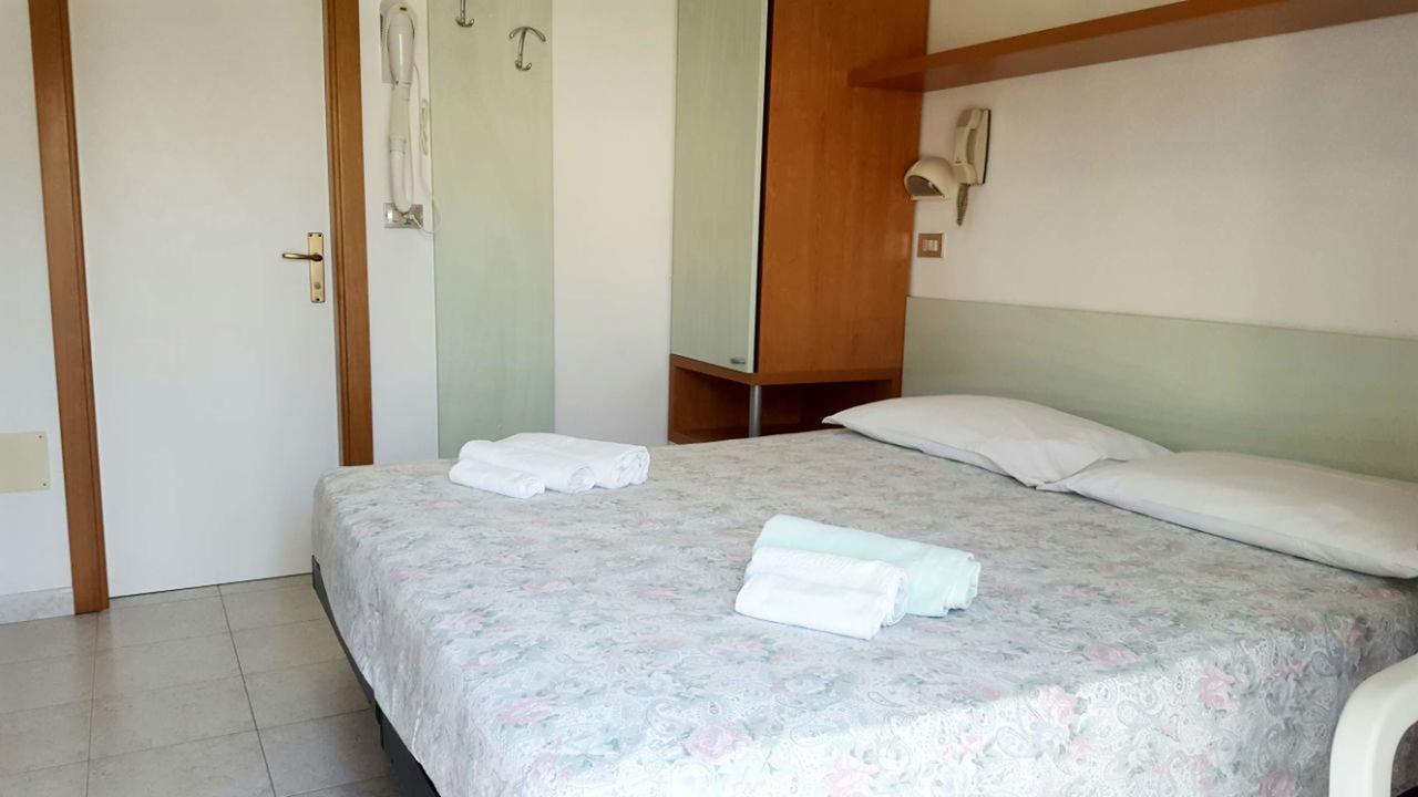 Hotel Villa Cesira Белариа-Игеа Марина Стая снимка